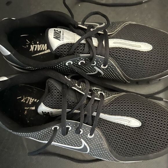 NIKE Free Walk+ white size 10 433735-020 Black & Gray